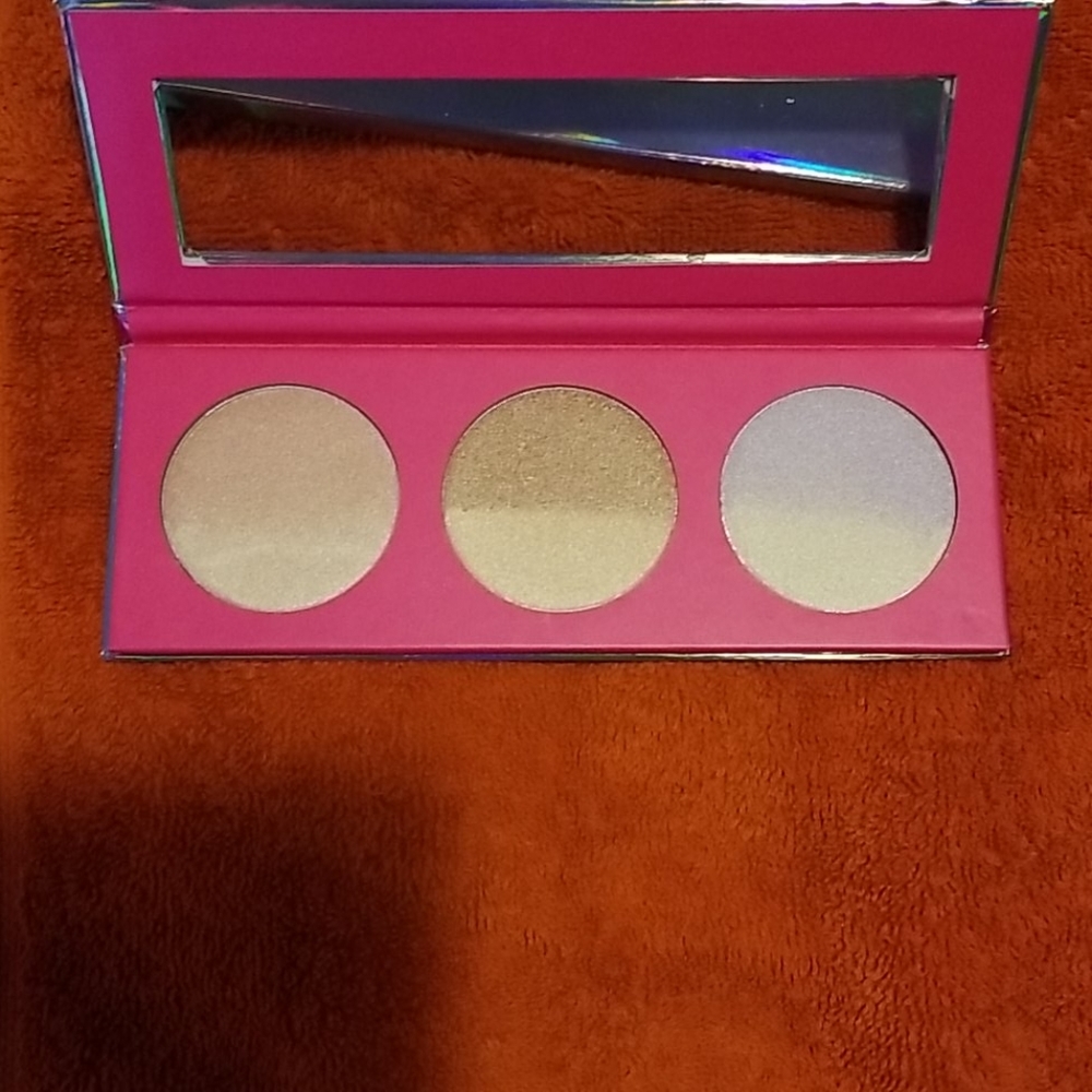 Assorted Makeup - Picture 6 of 14
